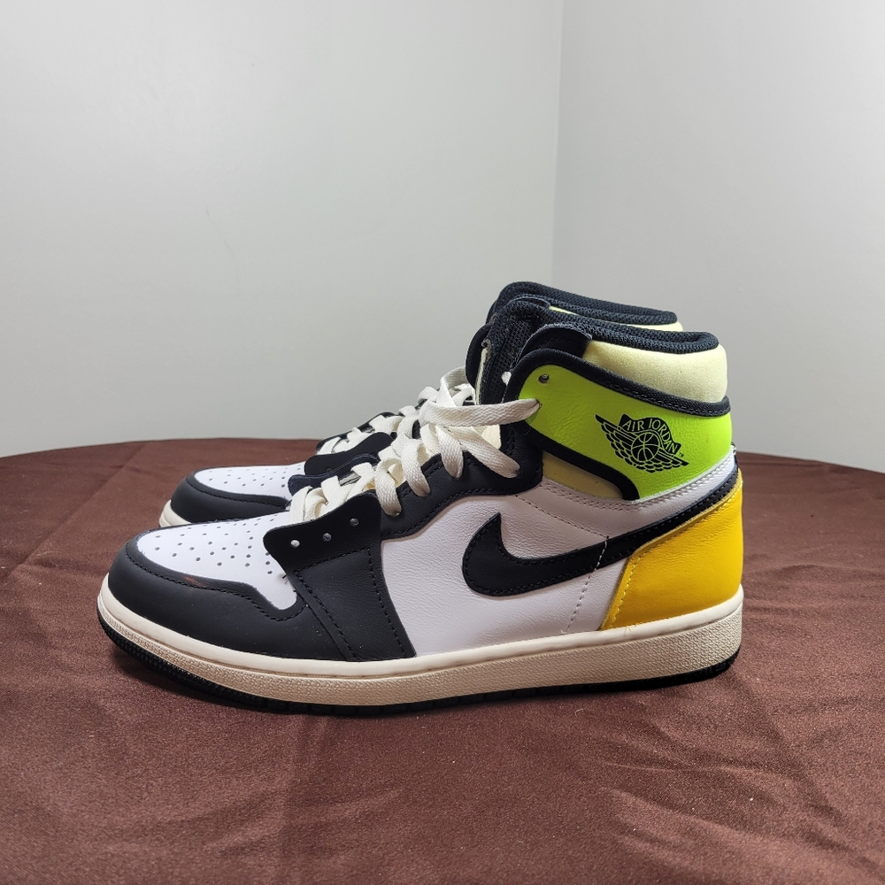 Nike Air Jordan 1 Retro High OG Shoes White Volt Gold 555088-118 Men's Size 8.5
